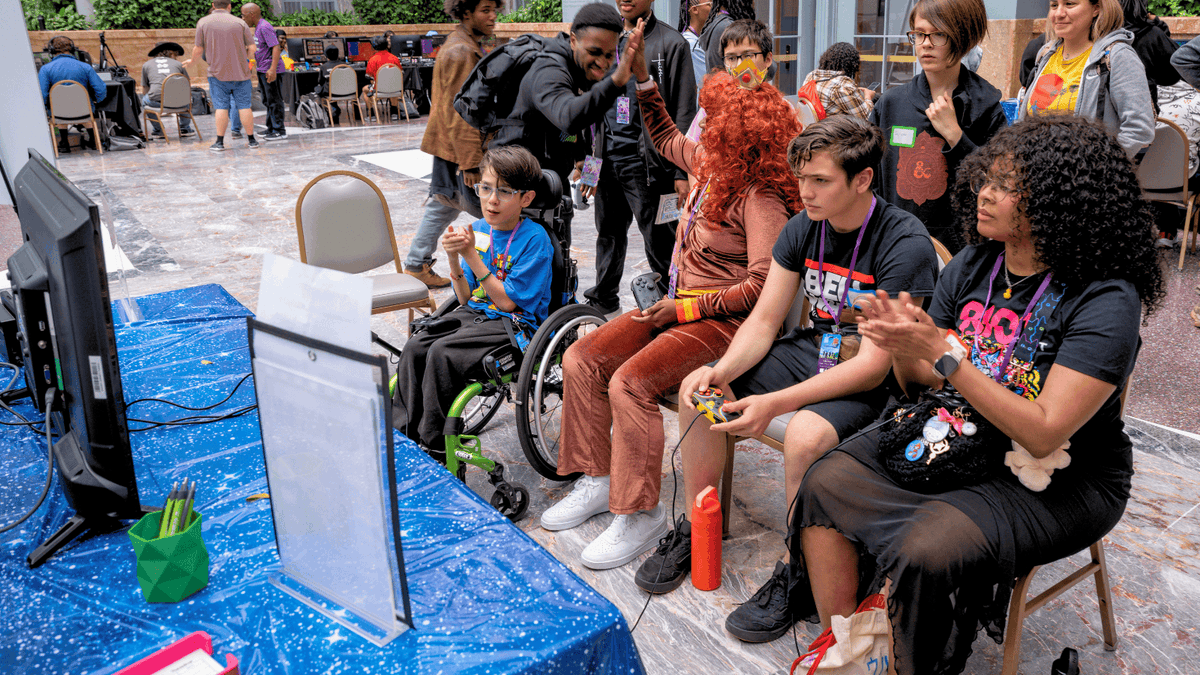 Chicago Public Library tweet media