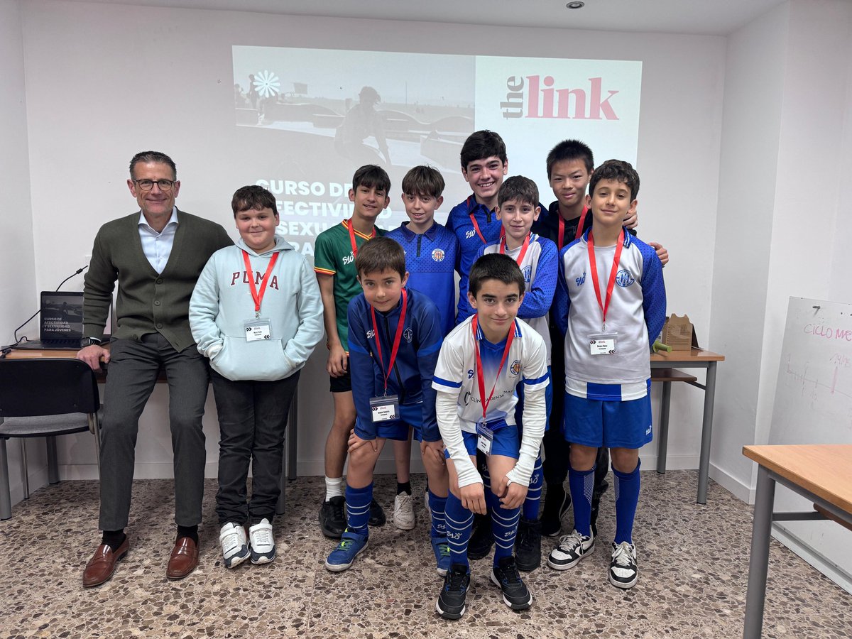 ClubMoreres's tweet image. La formación es uno de los pilares más importantes en Moreres 🎯

Seguimos avanzando con los adolescentes de 3° y 4° de ESO con el programa The Mark y con 1° y 2° de ESO con el programa The Link.

#Moreres #TheMark #TheLink