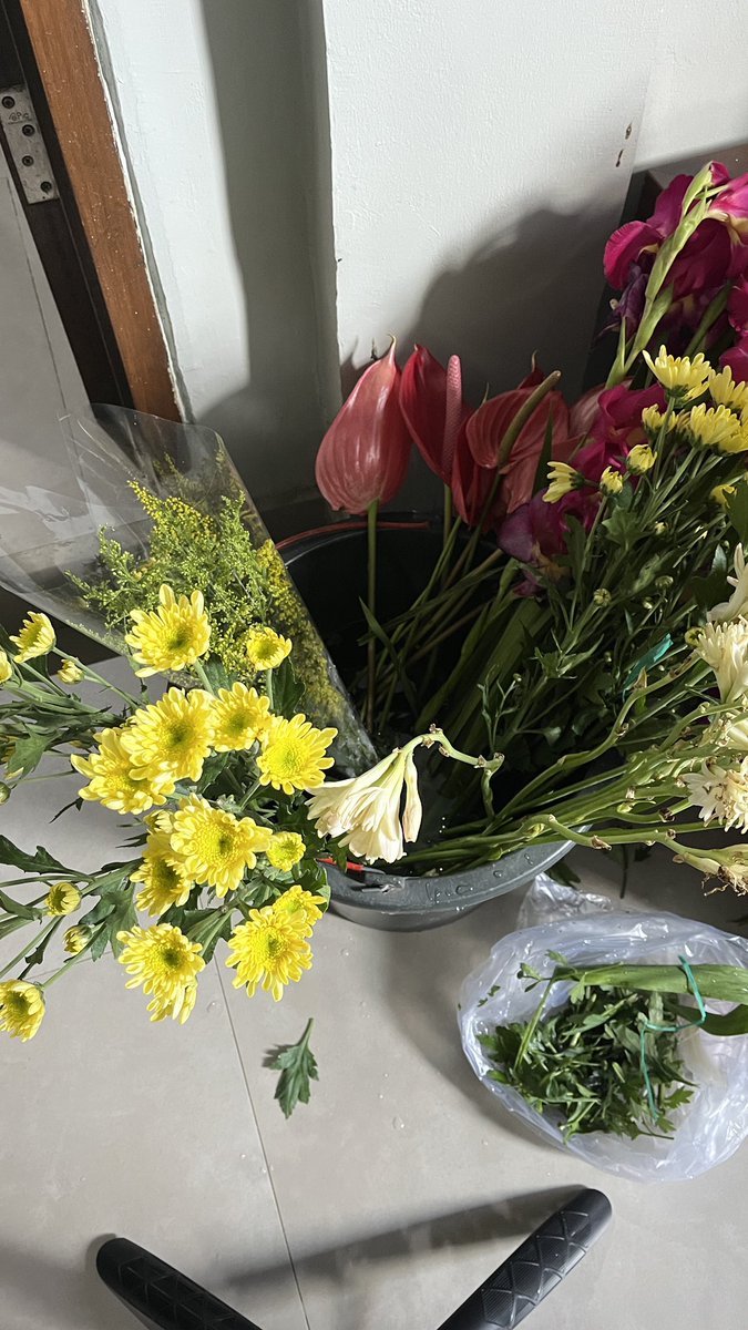 enggale_'s tweet photo. Lovveee my bunga raya arrangements ☺️🫶 Eid Mubarakk fwendsssss!!! sehat-sehat dan bahagia semuanya 🥳💐 https://t.co/ueLp5lsbQI