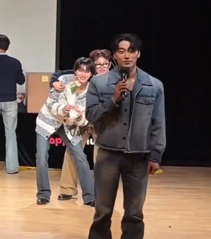 lily 🪷 3.8k tweet media