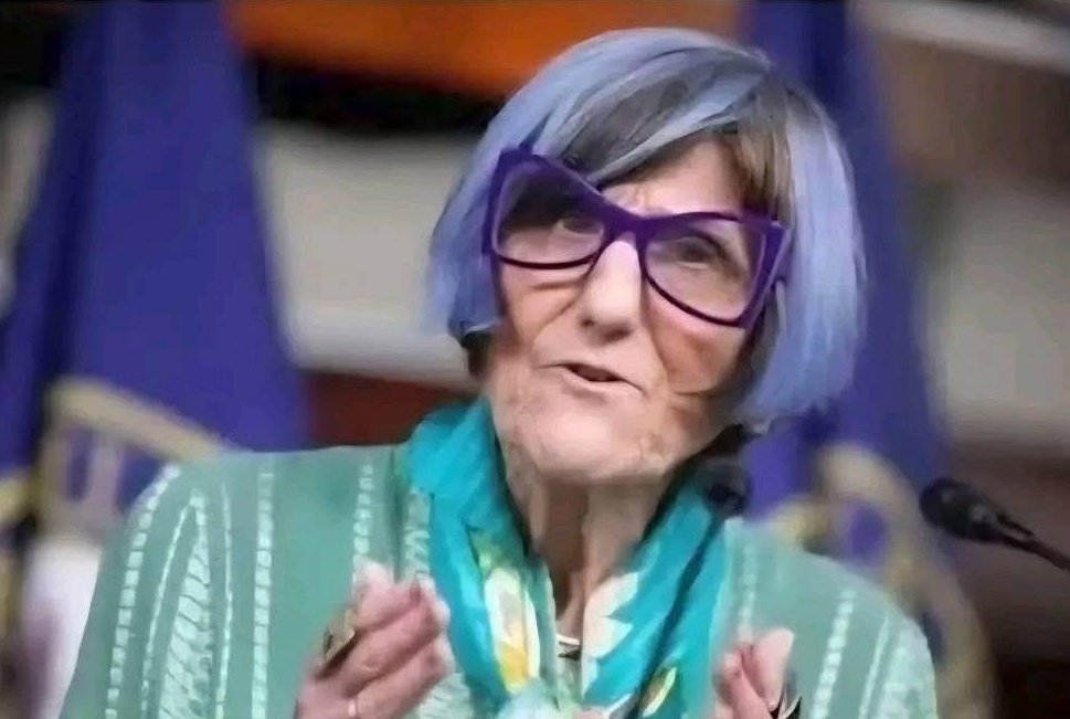 45 Automatic tweet media