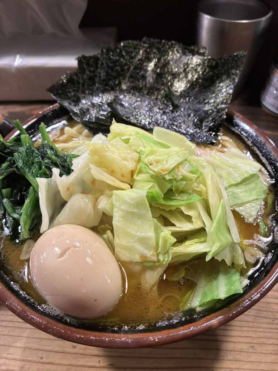 otake0216take's tweet photo. クックら　

ラーメン大🍜　濃いめ多め
キャベツ🥬
チャーシューまぶし

朝一濃厚スープ、パンチが効いて
めちゃ美味😋キャベツ🥬もシャキシャキ
ご馳走様でした👏 https://t.co/Zp3d9yfLhY