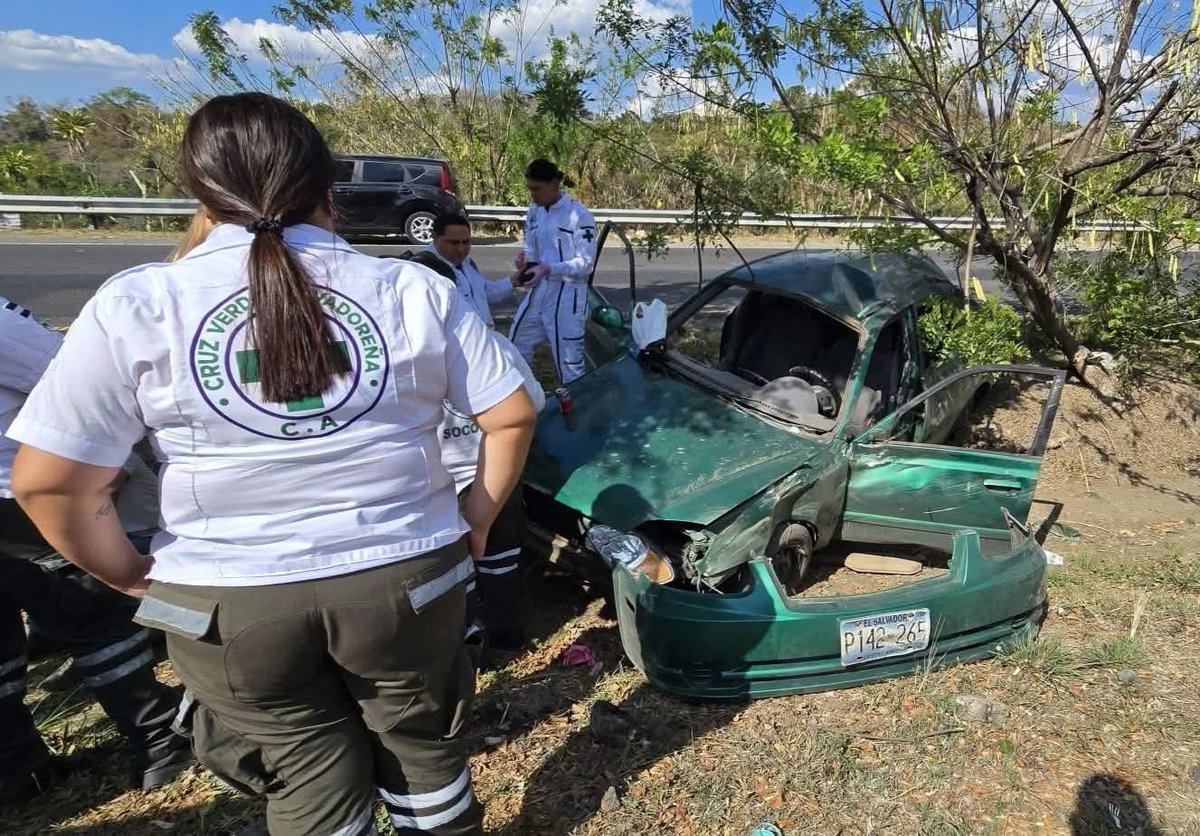 🚨🚗 VEHÍCULO QUEDA DESTROZADO TRAS FUERTE SINIESTRO VIAL EN CUSCATLÁN 💥 ...