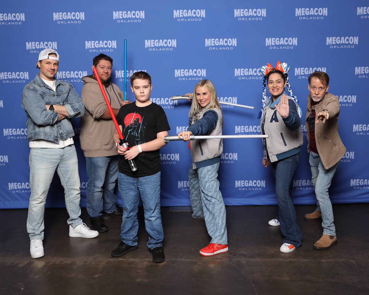 aidadls's tweet photo. @MegaConOrlando I’m so happy I got to recreate this photo with some of my favorite Clone Wars characters after losing 80 lbs. 🥰 Posting the one from May 2022 as well. https://t.co/hmWfFIxyFh