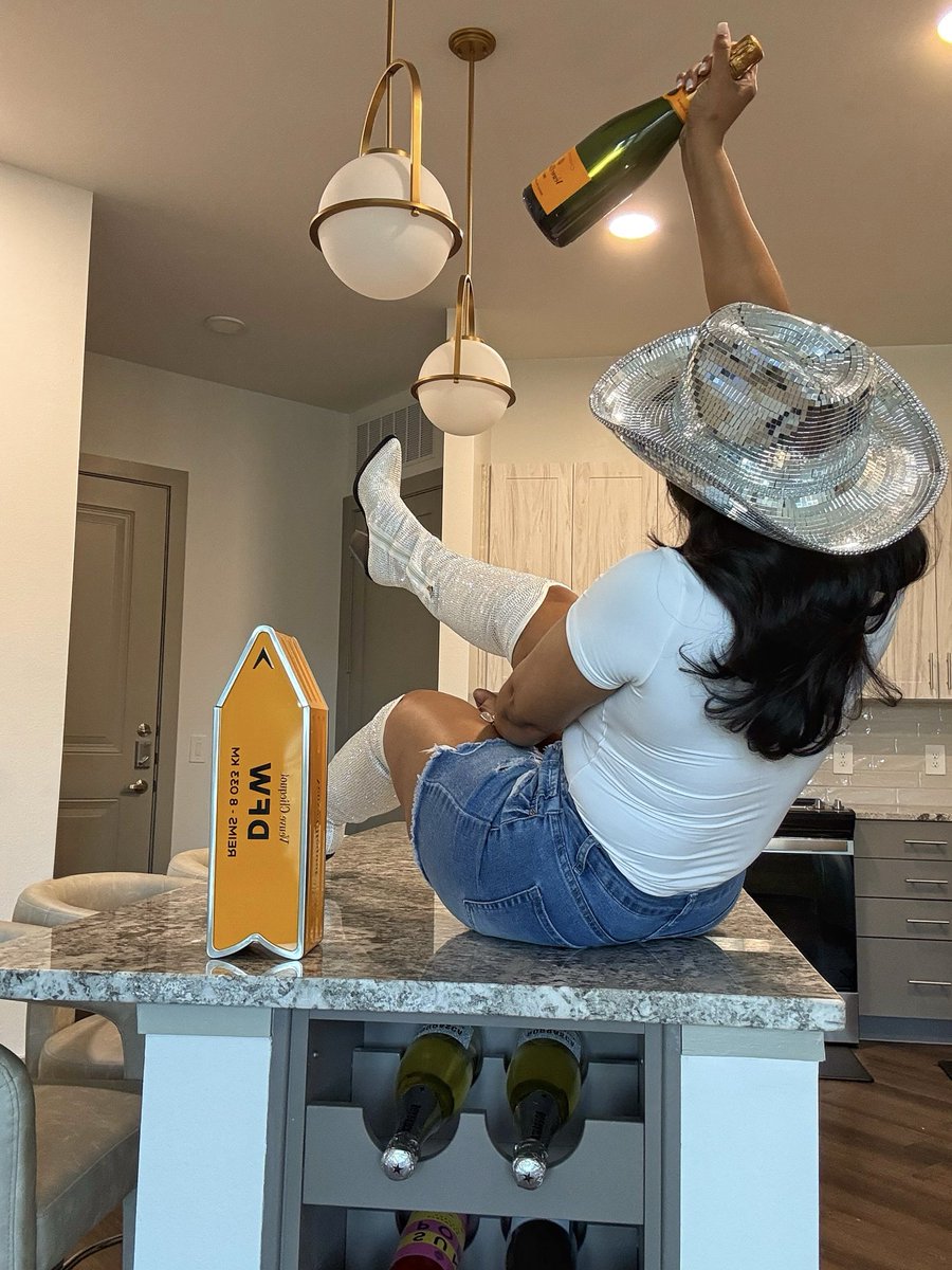 🥂🤍 tweet media