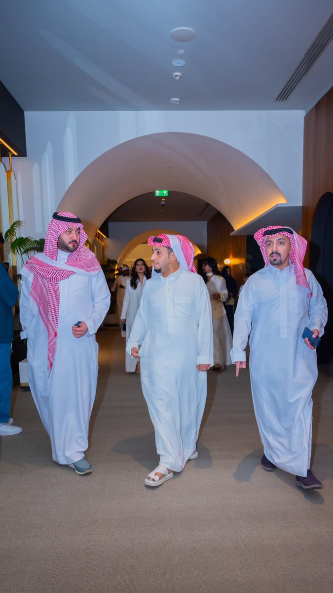 من إحتفال إطلاق فلم شباب البومب٣🎬

خطوة أخرى للإمام بقيادة الملهم و الداعم الأول لكل طاقم العمل أخوي فيصل العيسى 

و بدعم من روتانا بكافة إداراتها و كوادرها من رأس الهرم سمو الأمير الوليد بن طلال 

و متابعة و إشراف مدير عام القناة أ/عبدالله الشبانه