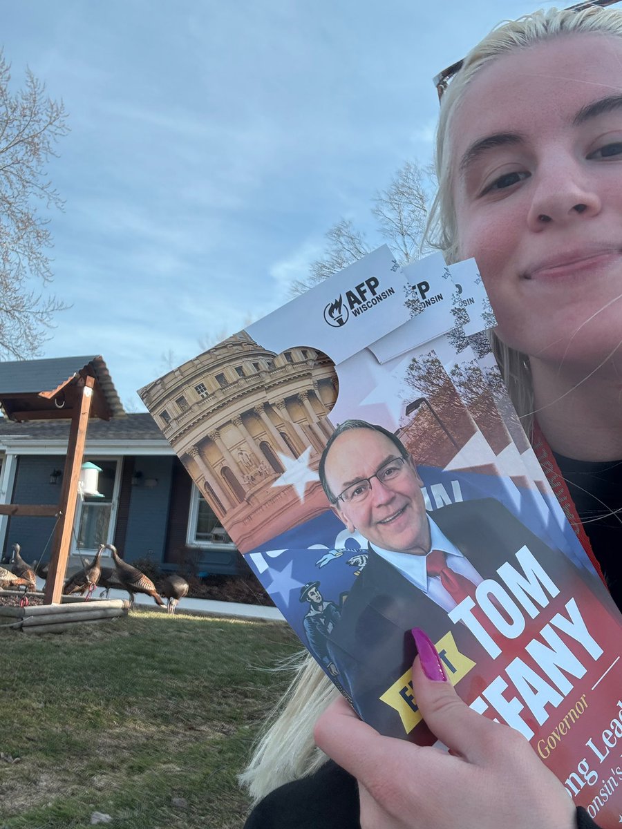 Elizabeth Wolnik tweet media