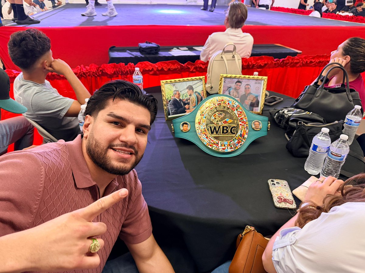 wbcmoro's tweet photo. Two Nations One Dream 🇲🇽🇺🇸

Our champ Jesus Ramos jr is in the house !!!

A historic amateur / Olympic style boxing event between Mexico and USA coming tomorrow to Douglas Arizona
Sanctioned by USA Boxing with the support of WBC and its amateur committee as we together build bridges of peace through the great sport of boxing