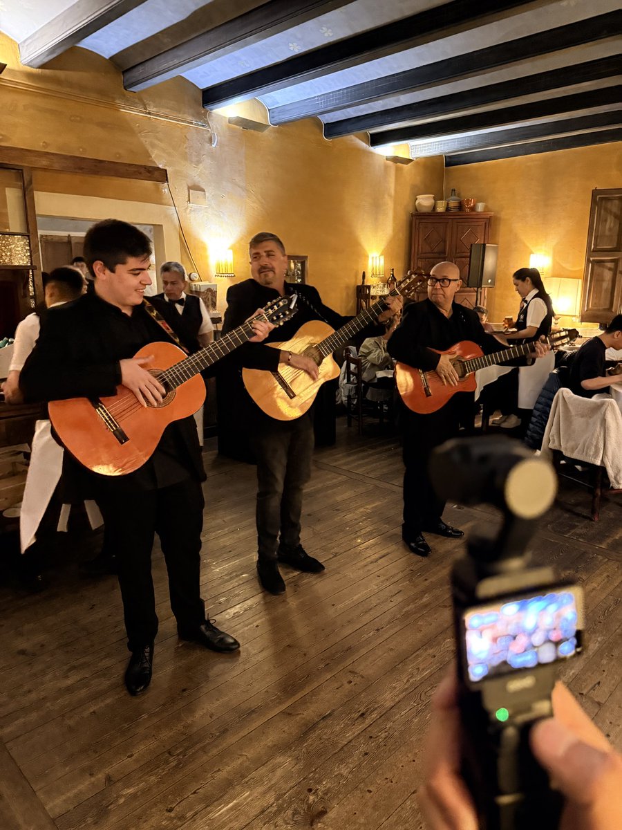 T ⚡️ tweet media