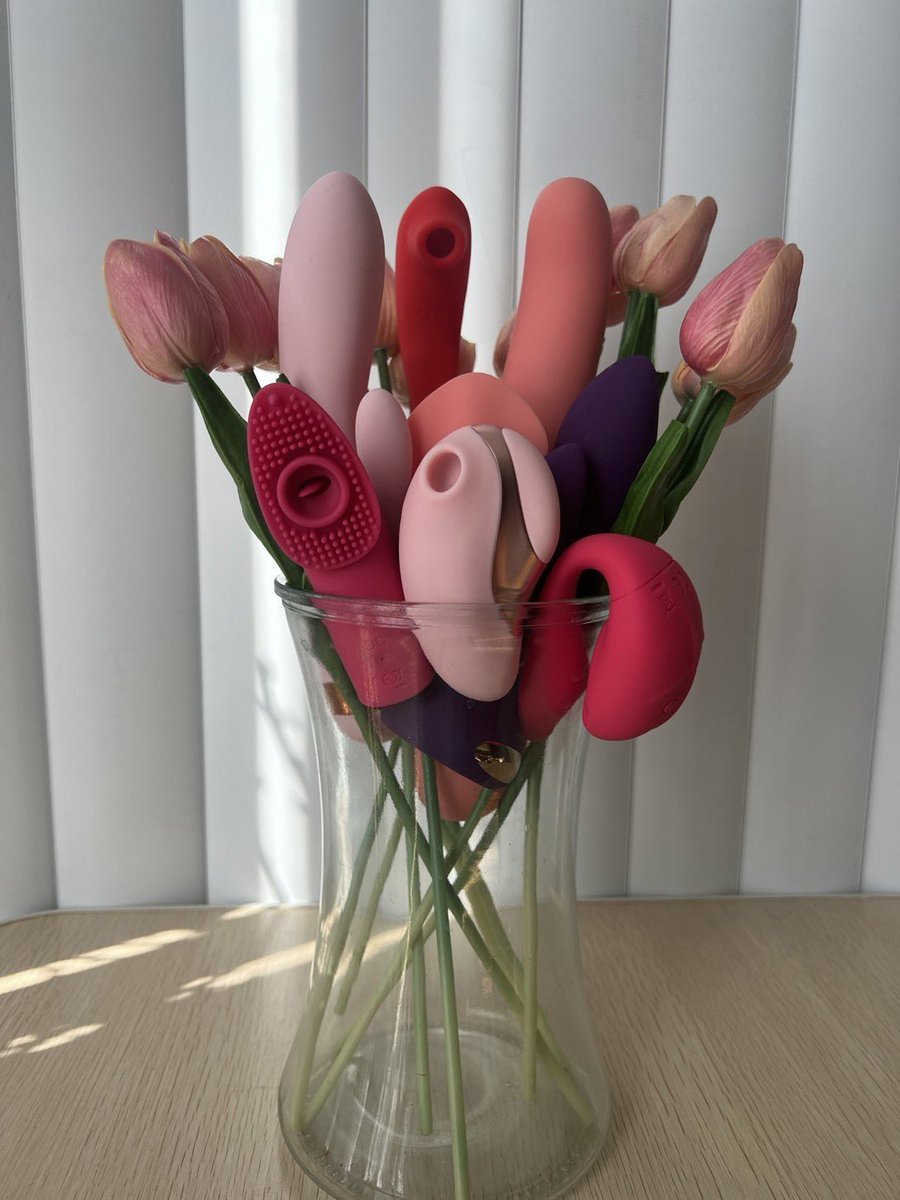 Briagowsky's tweet photo. No son flores amarillas 

Pero un ramo para ti. https://t.co/TqqhnVgROO