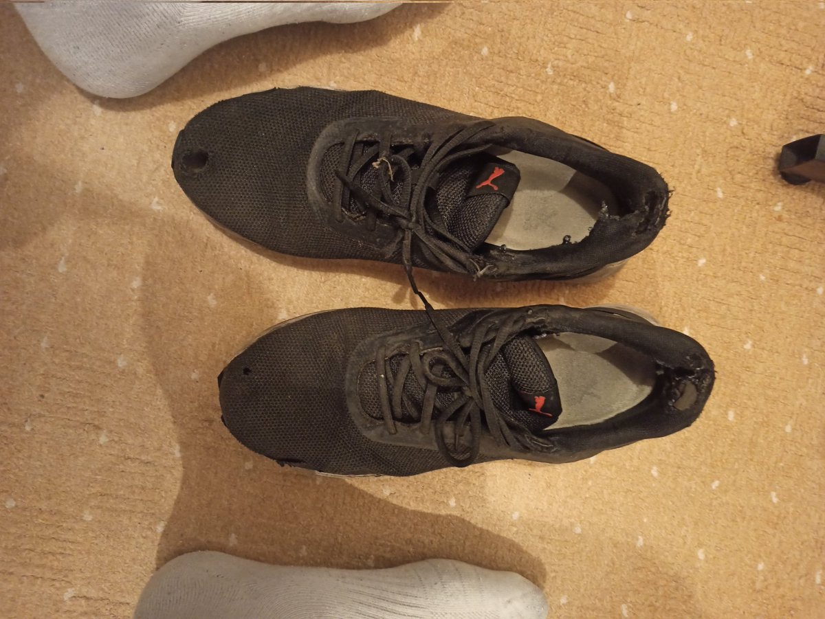 Master_Q60's tweet photo. I'm selling super used trainers. 
They stepped over so many slaves. 
Full of memories. DM! https://t.co/74qaWdOsCy