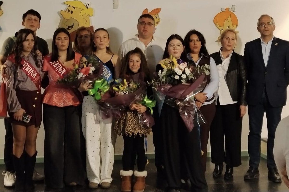 Hermandadburgos's tweet photo. Hoy nuestra Hermandad ha estado representada en los aniversarios de la Peña Jovenes de San Cristobal y de la Peña Alegria de San Pedro, por nuestro secretario (@BUBILLO79) y el Vicepresidente 2º, respectivamente https://t.co/MY0I75rwaT