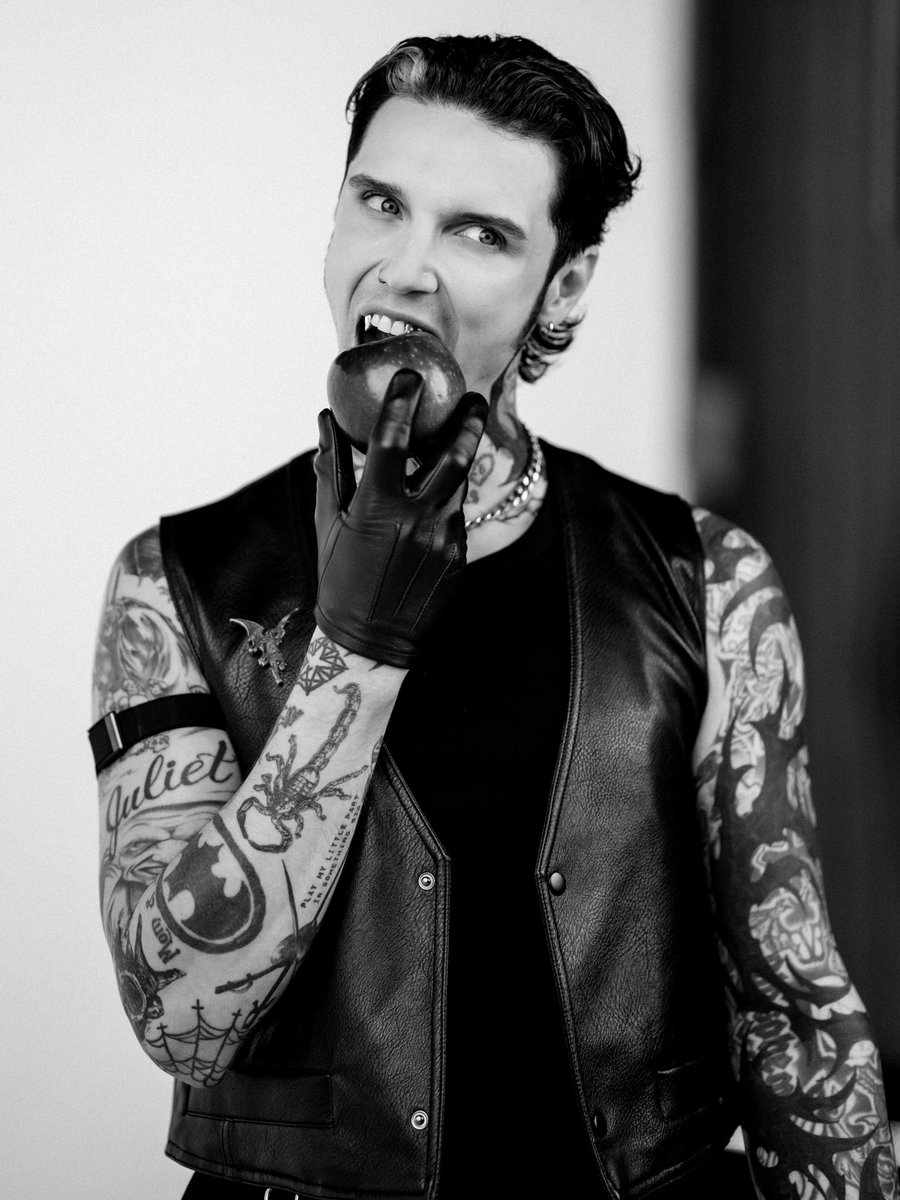 Andy Biersack tweet media