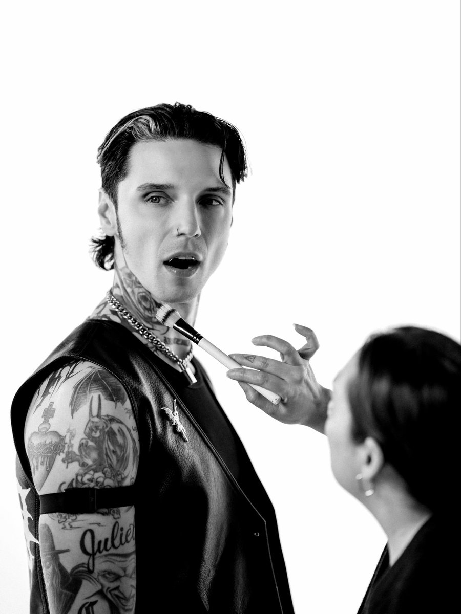 Andy Biersack tweet media