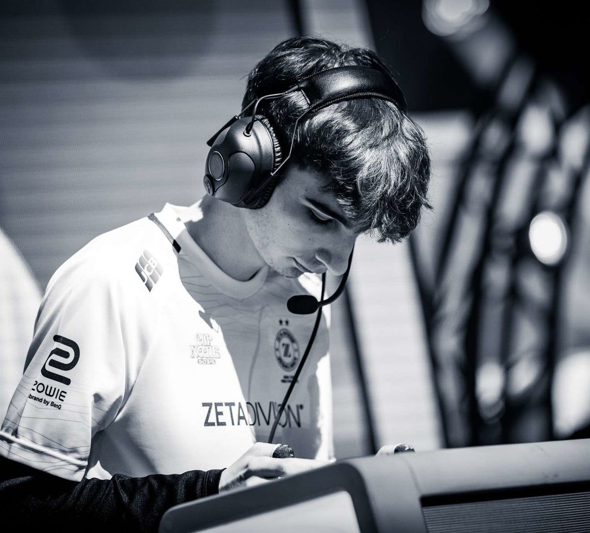 glancebs tweet media