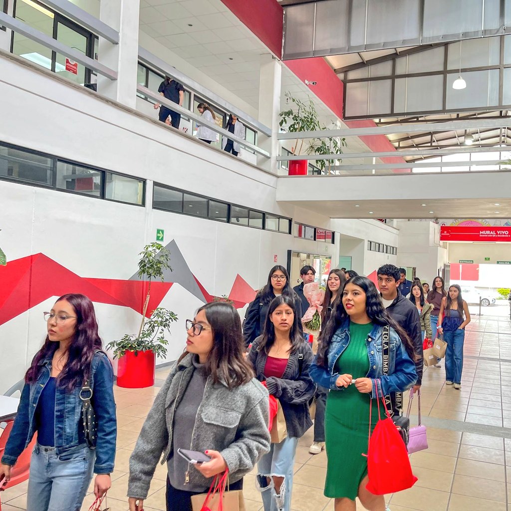 UPAEP's tweet photo. Más que un evento, una experiencia que se vive en cada espacio del campus. ✨🦅
Así se construyen momentos que empiezan a definir lo que sigue. 📖
#UPAEP #SeTrataDeTi #MatchUpUPAEP https://t.co/6LkZChTVsG