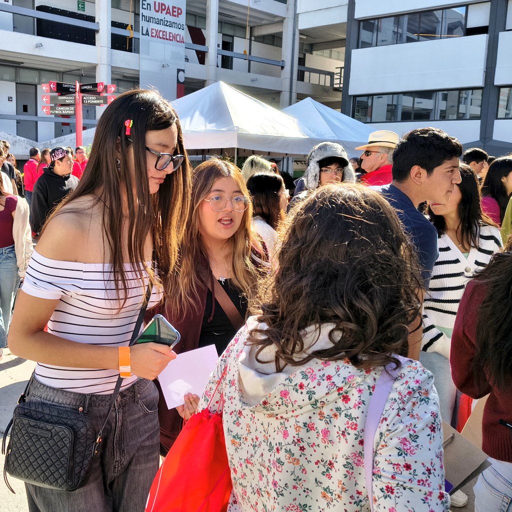 UPAEP's tweet photo. Más que un evento, una experiencia que se vive en cada espacio del campus. ✨🦅
Así se construyen momentos que empiezan a definir lo que sigue. 📖
#UPAEP #SeTrataDeTi #MatchUpUPAEP https://t.co/6LkZChTVsG