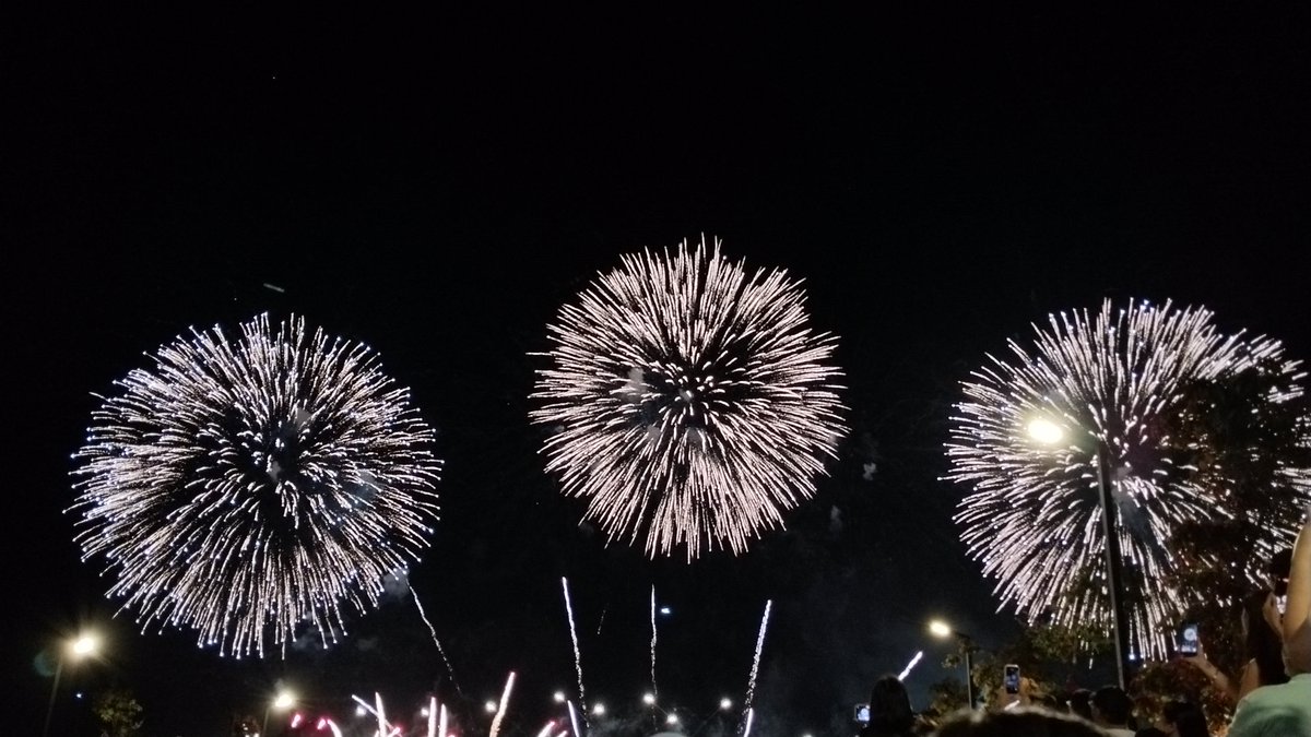 _onlyjohnnn's tweet photo. ang ganda sana kung may ka date ako habang nanonood. https://t.co/GAtpEUczI8