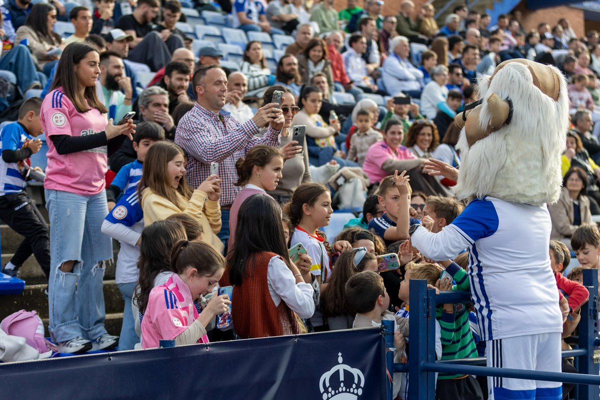 DipuHU's tweet photo. ⚽💙 Aficionados de #LucenadelPuerto, #Cortelazor, #ElGranado, #Manzanilla y #Aljaraque han disfrutado de la victoria del Recre desde la #Grada de la #Provincia, animando al Decano y viviendo en directo una tarde llena de emoción y fútbol en el Nuevo Colombino. https://t.co/vva2uTRxnI