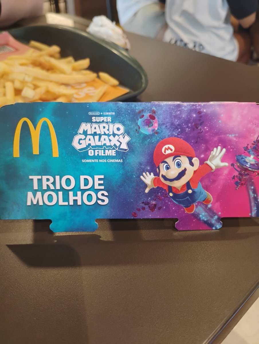 Vi isso no McDonald's e, obviamente, comprei.

Veredito: um molho ruinzinho e dois mais ou menos. Não compensa. 🫠