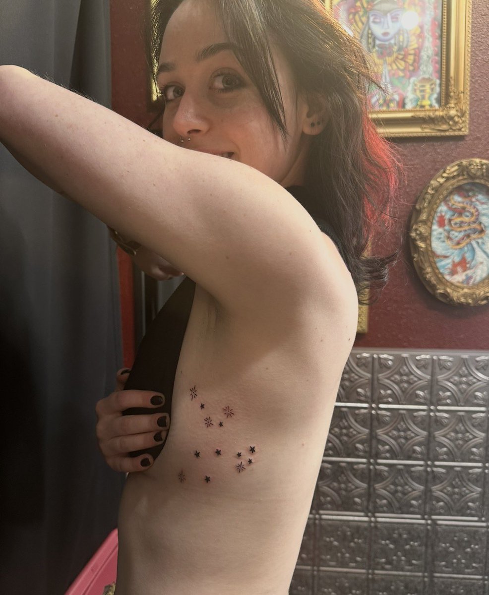 noelle ⋆。°✩ tweet media