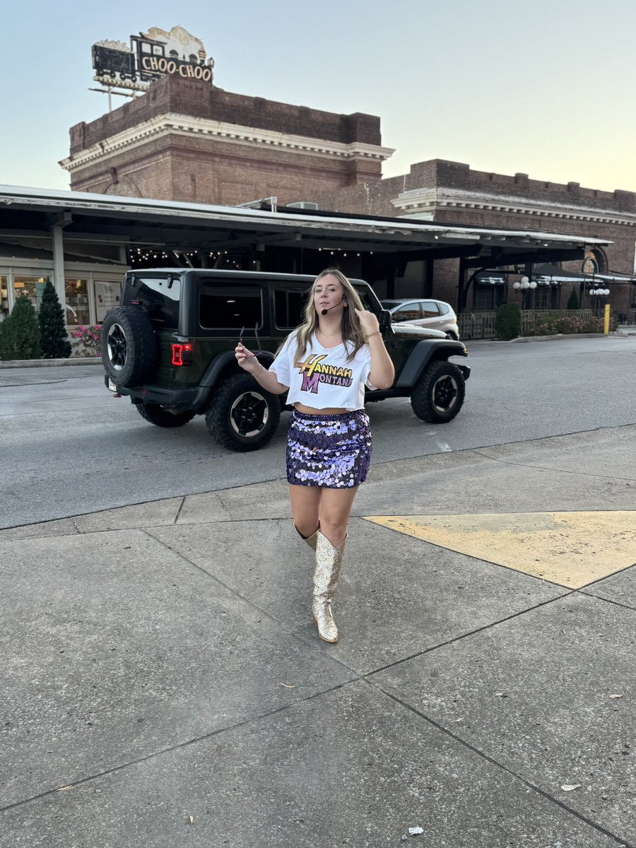 jadahsmoon's tweet photo. @HannahWorlddd 
the 20th anniversary was for this little rockstar and her adult self https://t.co/ST8apCHjQW