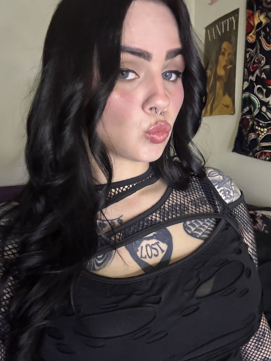 MIss Noelle / calgary dominatrix tweet media