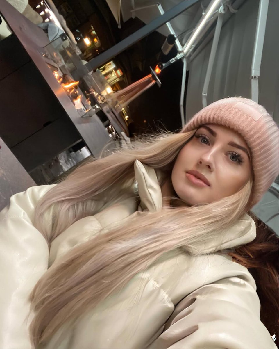 Emily_Siyb's tweet photo. The wind is cold, but my heart is warm, and life is sweet. https://t.co/qnRD1rSp3g