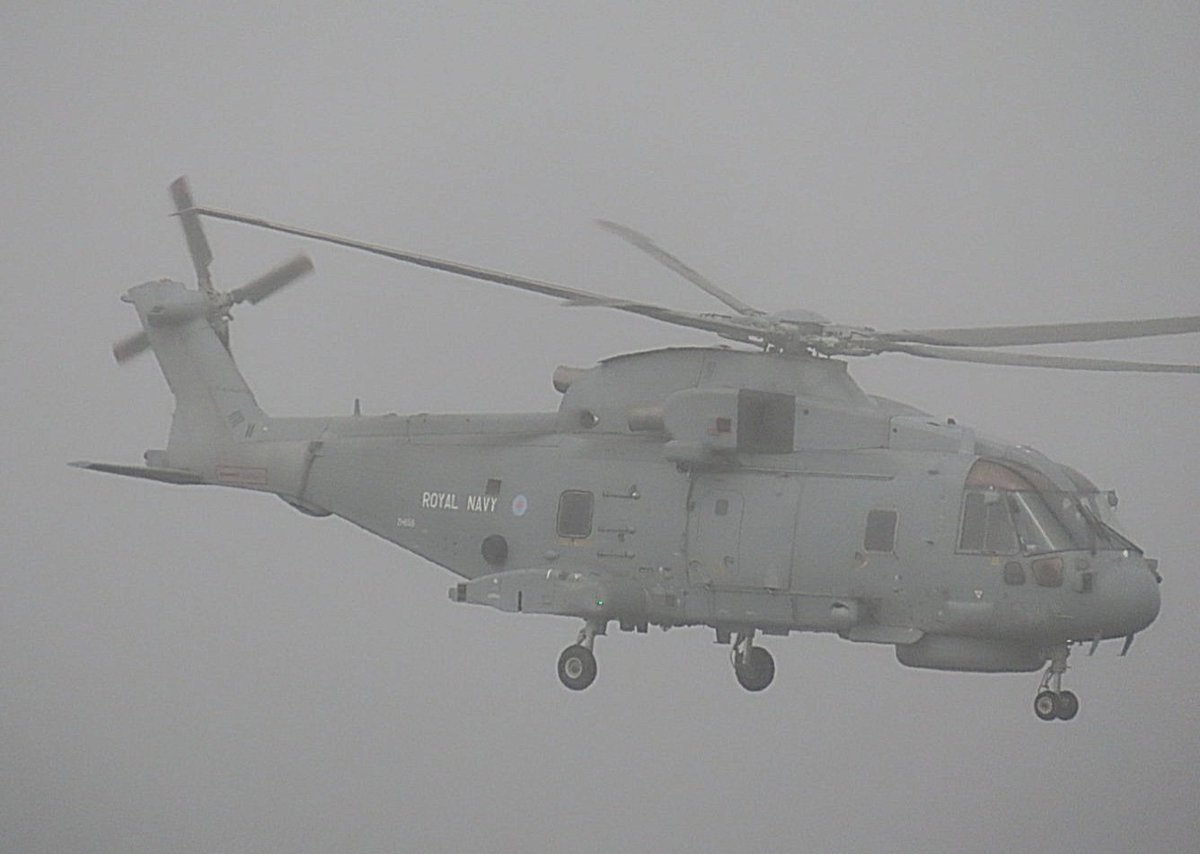 BloodyPolitics's tweet image. It's been a gloriously sunny day at Bee Towers. Closer to see level it's a bit of a pea-souper. #fog 
🇬🇧 Royal Navy Merlin 
#avgeek