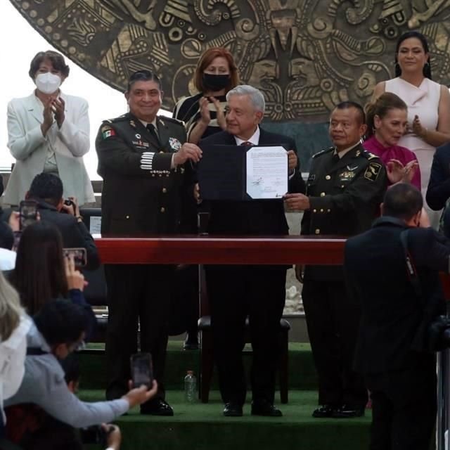 El Charro Político tweet media