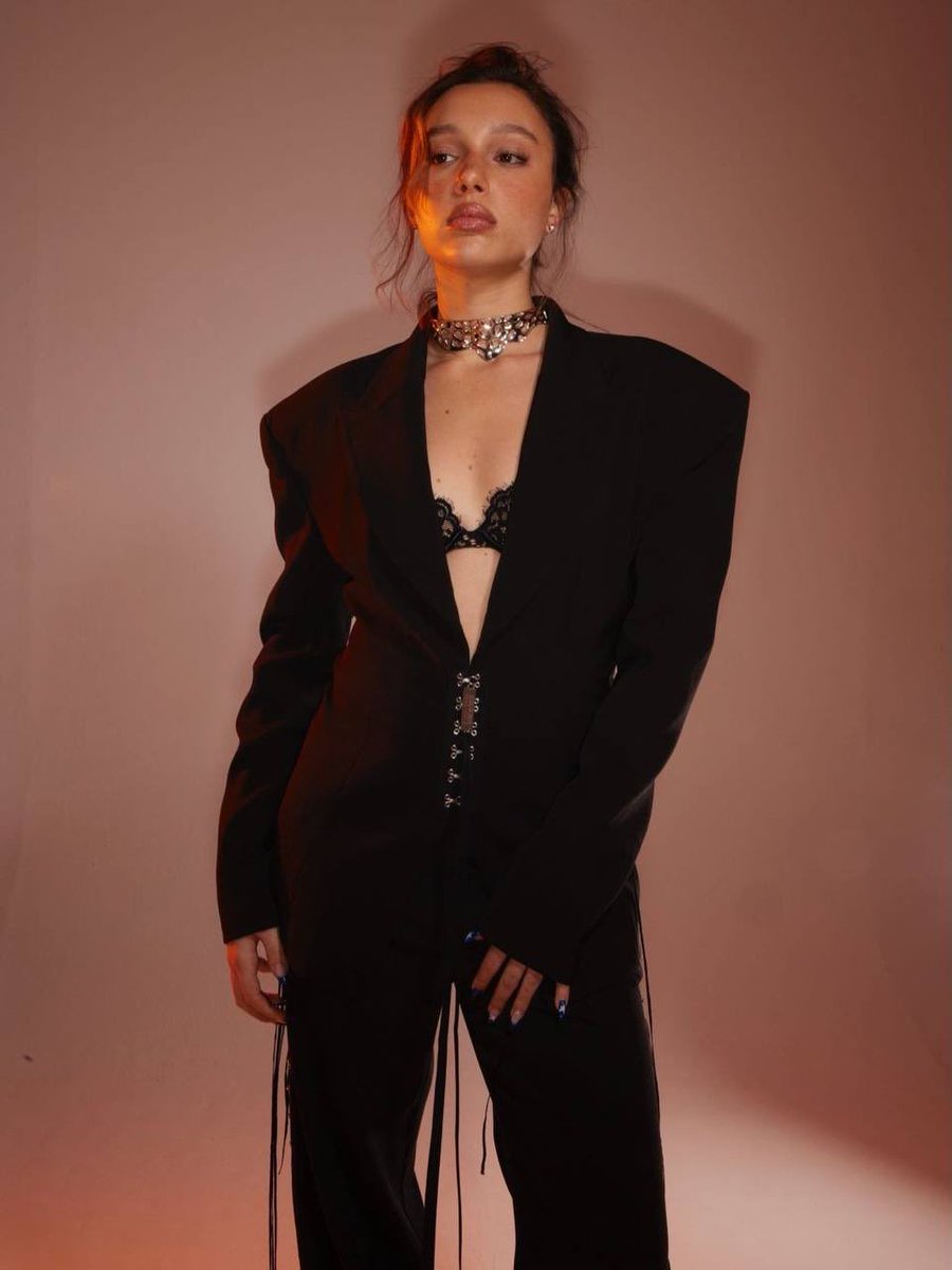 auro ✨ met gala tweet media