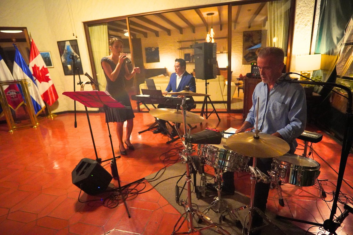 Canadá en El Salvador tweet media