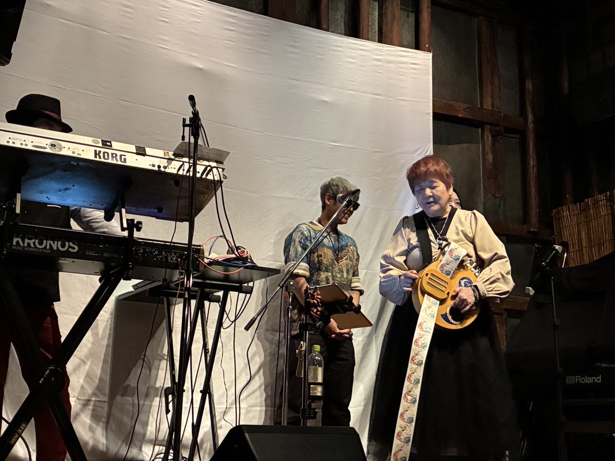 synth39kenkichi's tweet photo. 東日本大震災被災支援イベント『stand by you vol.9』in 雲州堂
けんきちソロに引き続き、ラストはteam AKOで締め括り！
このライブをもって、けんきちとともにteam AKOもライブ活動を休止します
終演後には、メンバーで記念撮影 https://t.co/hUR4K6DYbf