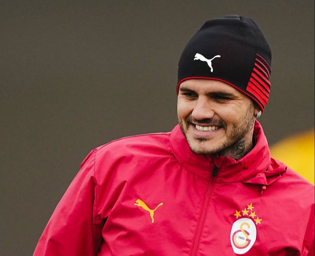 goaticardi7's tweet photo. sadece gs tarihinin değil süper lig tarihinin en iyi futbolcusu icardinin heykeli dikilmeli https://t.co/qv1oev57Zf