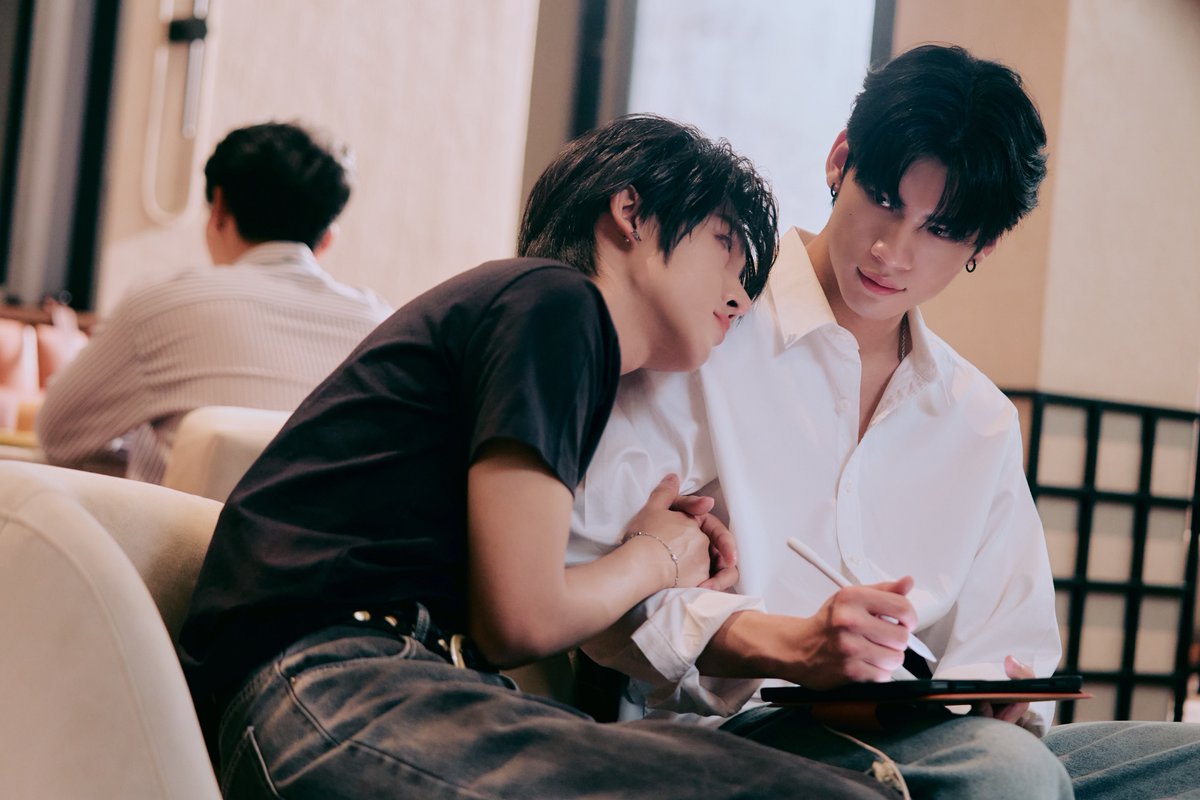 เขาว่ากันว่า คนที่สดใสที่สุด เวลาร้องไห้จะน่าสงสารที่สุด ทุกคนว่าจริงไหมคะ 🐶🥺✨ แต่ม๋าด้วงของคุณมัม มีคนปลอบแล้ว คุณมัมก็สบายใจจจ ~ 🫶🏻 

ตอนขมก็ข๊มมมมขม ตอนหวานก็หว๊านนนหวานนน มาแชร์ซีนที่ประทับใจใน EP.8 กันนะคะ 😍✨

DUANG WITH YOU EP8
#ด้วงกับเธอEP8