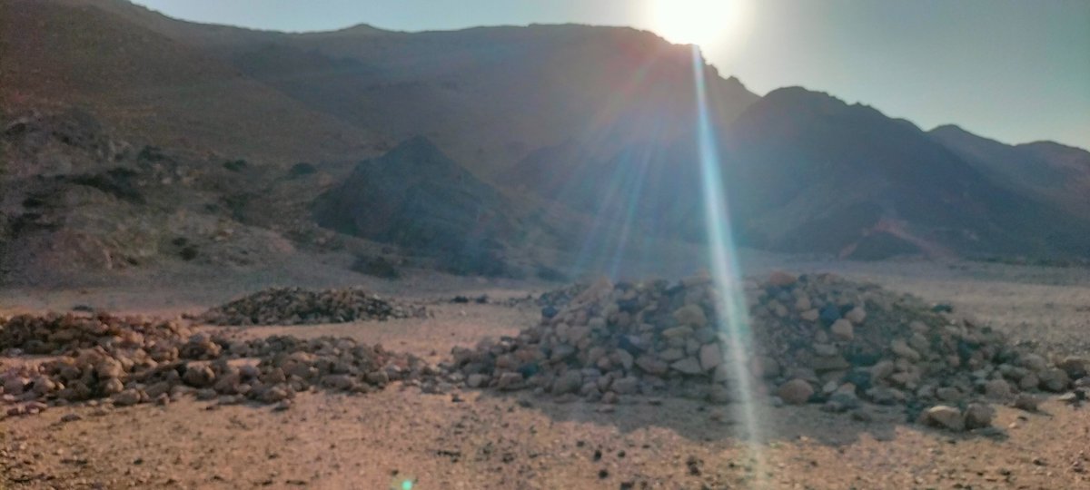 En Somalilandia toca irse a la cama. Pero mañana os cuento sobre un yacimiento que hemos documentado hoy. Un yacimiento que habla del fin de un imperio y el comienzo de otro.
