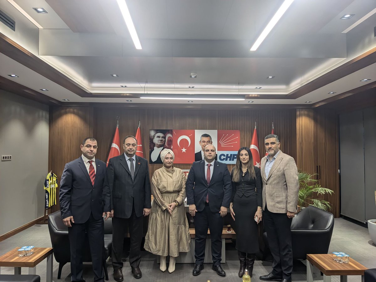 istanbulorgutu's tweet photo. İl Yöneticilerimiz, bayram vesilesiyle; Anahtar Parti, DEM Parti, Deva Partisi, Gelecek Partisi, İYİ Parti, Saadet Partisi, Yeniden Refah Partisi ve Zafer Partisi yöneticileriyle Genel Başkanlık ofisimizde bir araya geldi.

Ramazan bayramının ülkemize huzur, adalet ve barış  getirmesini diliyor, sevdiklerinizle geçireceğiniz nice bayramlar diliyoruz.