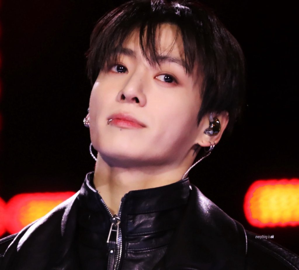 jeongreatest's tweet photo. hotter than hell https://t.co/UPwP6Bd6aR
