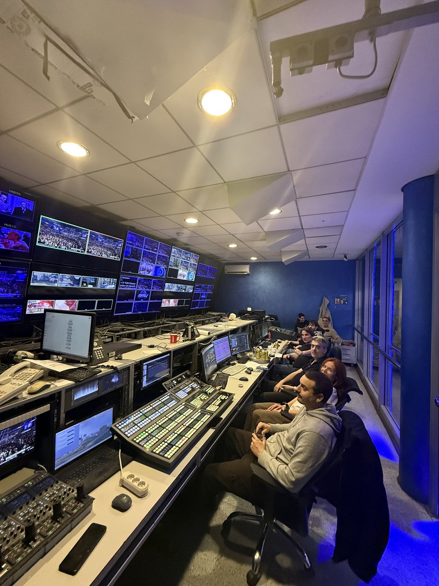 zeljkomitrovic's tweet photo. Čestitam produkciji televizije Pink, na najzahtevnijem i najkomplikovanijem prenosu u istoriji srpskih televizija! Svaka čast Pinkovci moji! Na ovakvom prenosu mogu da nam pozavide BBC, FOX, CNN,RTL…..U realizaciji je učestvovalo 400 Pinkovaca, tri reportażna auta i 19 dronova! P.S.Bonusi za moje spartance odmah veċeras!