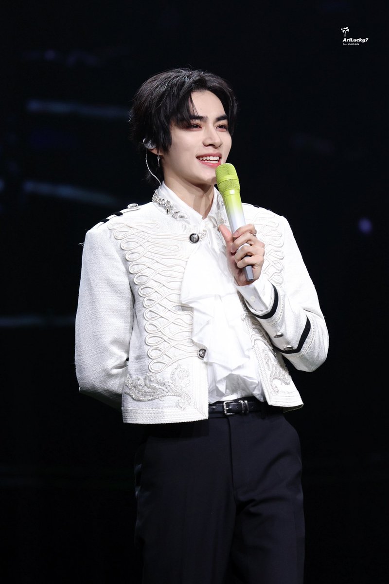 AriLucky7 tweet media