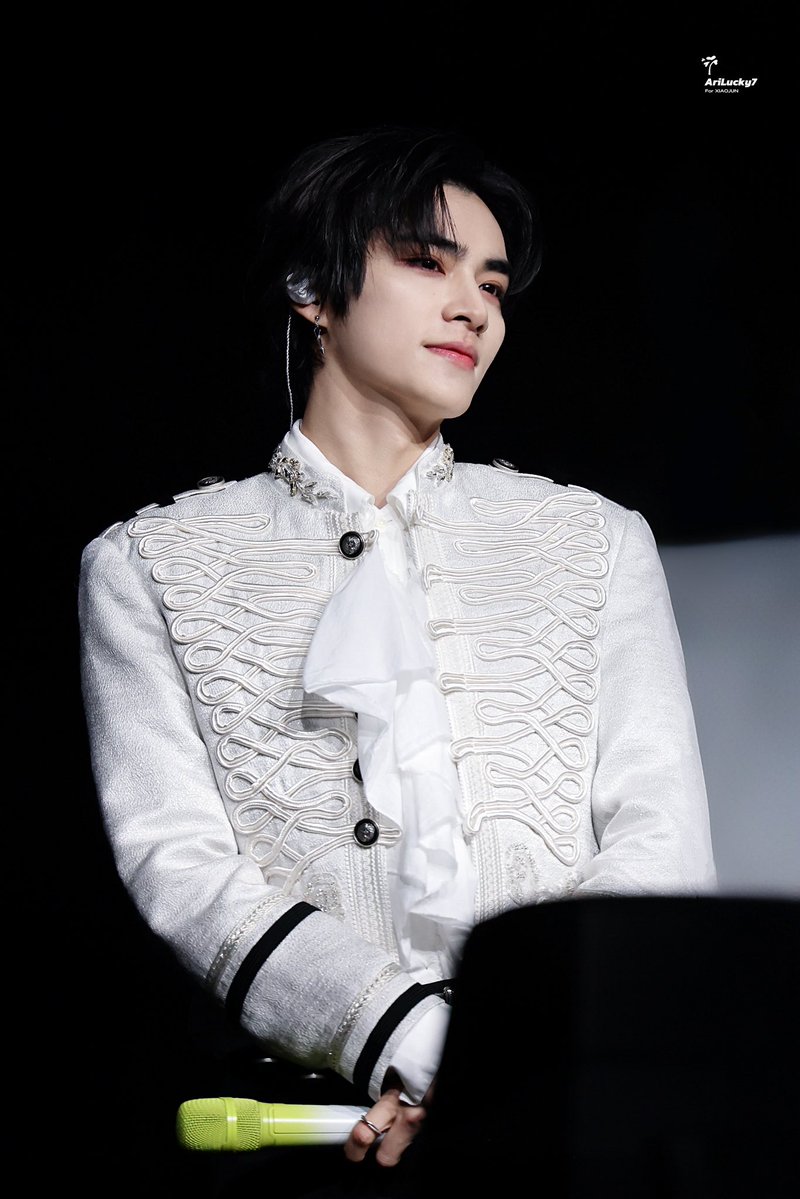 AriLucky7 tweet media