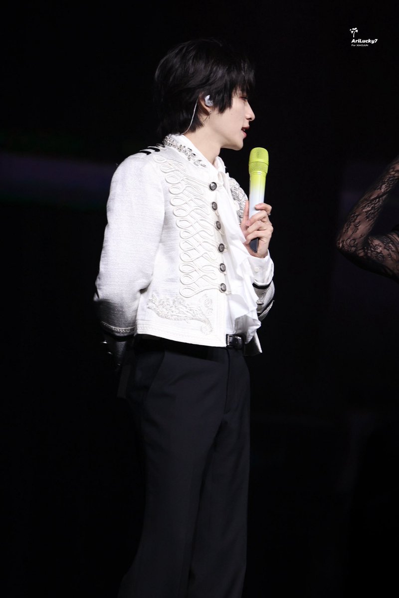 AriLucky7 tweet media