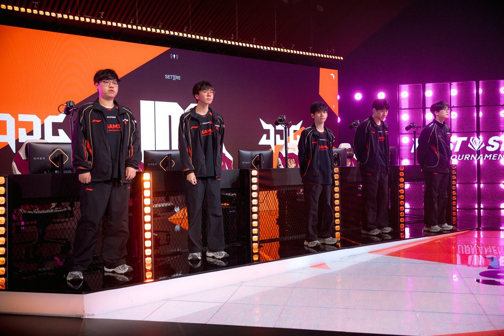 LPL English tweet media