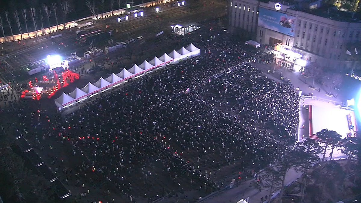 Kpop_Divaj8mw's tweet photo. “It was just 20K” yes only 20k near the stage dvmbazz others were far behind 

Keep crying https://t.co/uCmgUjDLEX