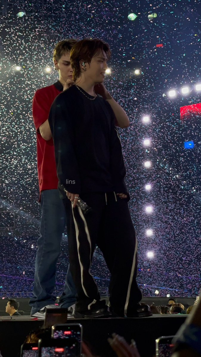 lins¨̮ tweet media