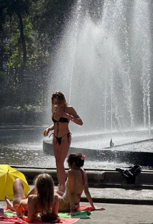 BowTiedPassport tweet media