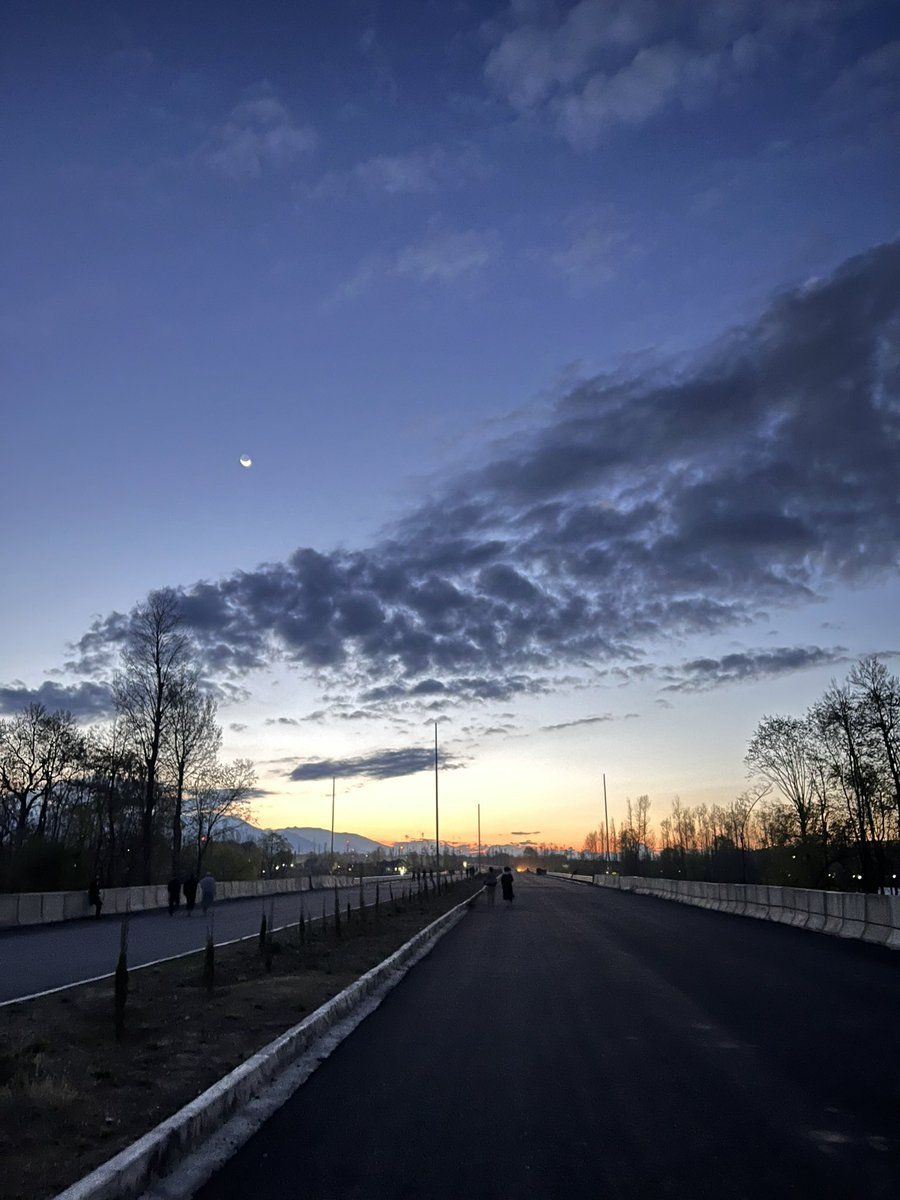 iamharis82's tweet photo. Just me, the road, and a view that didn't require a filter.
#eidmubarak #eidvibe https://t.co/zBqZeYwyFt