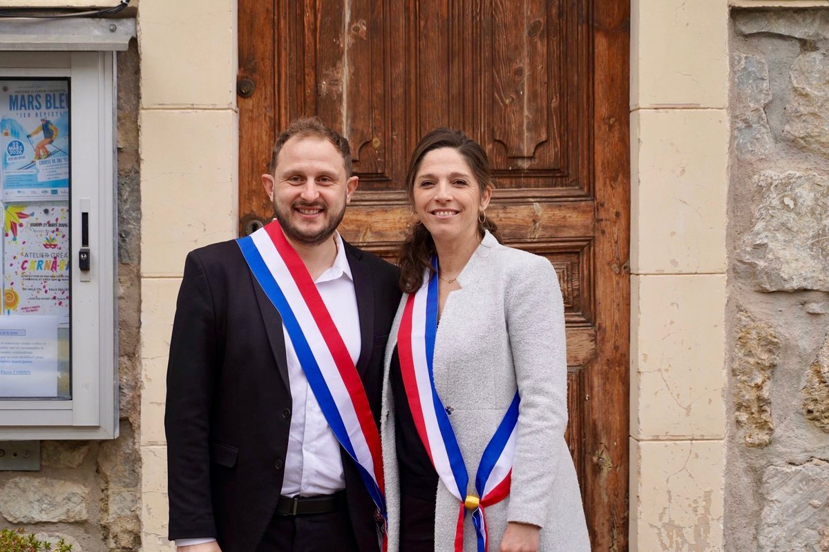 vesca7's tweet photo. 🇫🇷 Élue pour servir Toudon. 
Merci à @Lionel_Tivoli pour sa présence lors du conseil municipal d’installation. 
Nous, maires du @RNational_off posons les bases du changement tant attendu en 2027. @J_Bardella @MLP_officiel https://t.co/IVBkvx6z9E