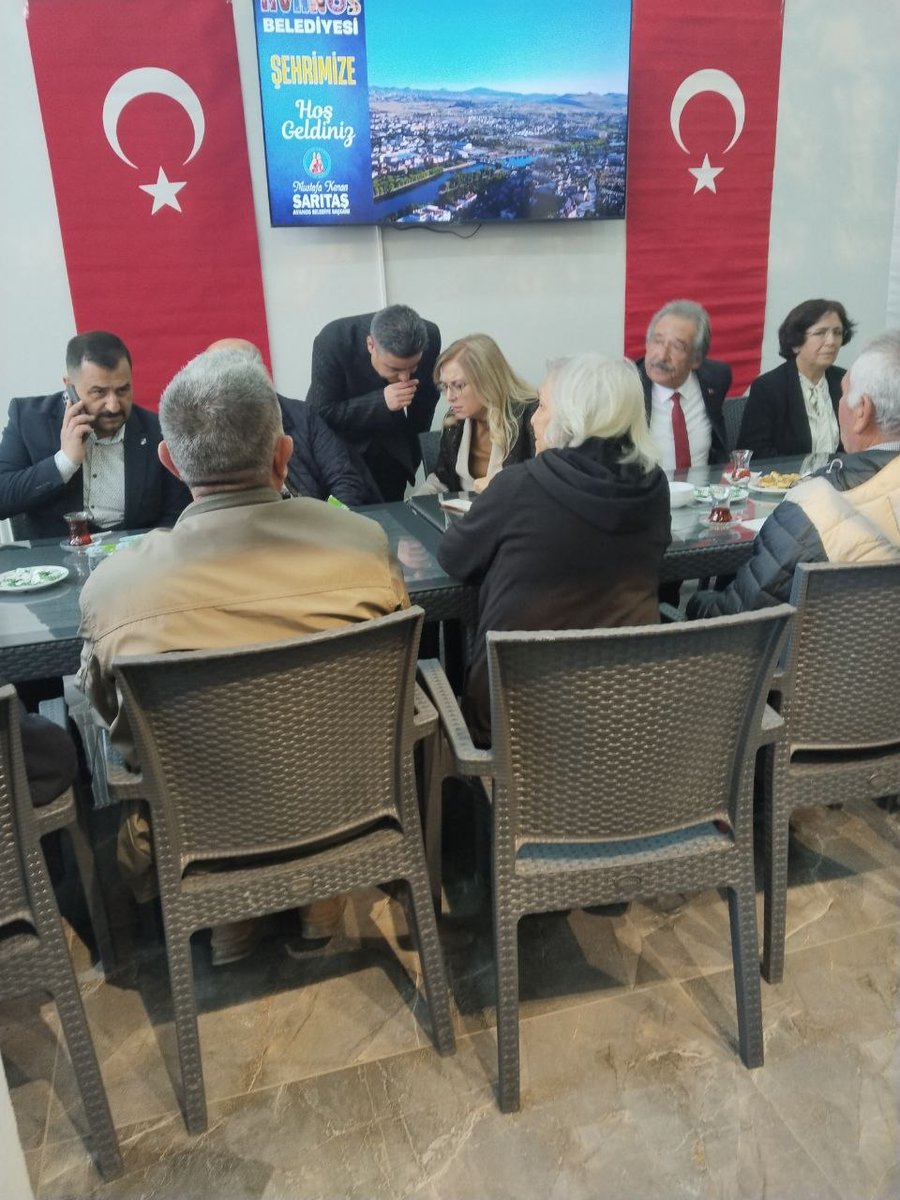 EmadDernegi's tweet photo. 📍 EMADDER – MHP TBMM GRUP BAŞKANVEKİLİ SAYIN PROF. DR. FİLİZ KILIÇ İLE BAYRAMLAŞMA PROGRAMINDA GÖRÜŞME 

@MHP_Bilgi 
@dbdevletbahceli 
@PrfDrFilizKilic

Emeklilikte Adalet Derneği Nevşehir İl Temsilciliğimiz tarafından; Avanos Belediyesi Sosyal Tesisleri’nde düzenlenen bayramlaşma programı kapsamında gerçekleştirilen temaslar neticesinde; Milliyetçi Hareket Partisi TBMM Grup Başkanvekili, MHP Nevşehir Milletvekili ve Nevşehir Hacıbektaş Veli Üniversitesi Kurucu Rektörü Sayın Prof. Dr. Filiz Kılıç ile bir araya gelinmiştir.

Gerçekleştirilen görüşmede;
derneğimizin çalışmaları ve kademeli emeklilik konusundaki taleplerimiz detaylı şekilde arz edilmiş, yaşanan mağduriyetler kendilerine aktarılmıştır.

Nazik kabulleri, samimi ilgileri ve kıymetli vakitlerini bizlere ayırarak taleplerimizi dinledikleri için Sayın Prof. Dr. Filiz Kılıç’a teşekkür eder, çalışmalarında başarılar dileriz.

Saygılarımızla
Emeklilikte Adalet Derneği

@EmadDernegi
#KademeBayramİstiyor 

@MHP_Bilgi 
@dbdevletbahceli 
@E_SemihYalcin
@PrfDrFilizKilic
@arzuerdemtc
@MKalayci42
@ifarukaksu
@buyukataman
@erkanakcay45
@KarakayaMevlut
@M_Levent_Bulbul