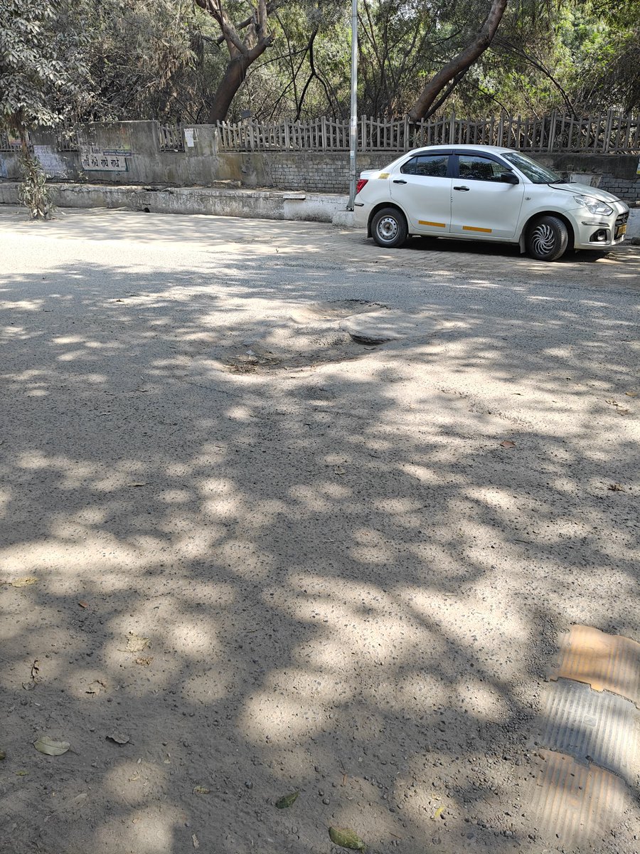 TejasTechViews's tweet photo. Residents of Dwarka Sector 7 are facing serious issues due to completely damaged roads (near Palam metro station and Ramphal chowk).Potholes &amp; broken roads are causing daily inconvenience and safety risks.Request immediate action on this issue.
@MCD_Delhi 
@CMODelhi 
@LtGovDelhi https://t.co/zs0hhrqr9V